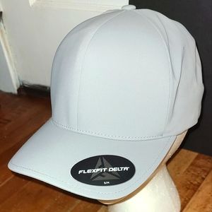 Flex fit Delta gray hat